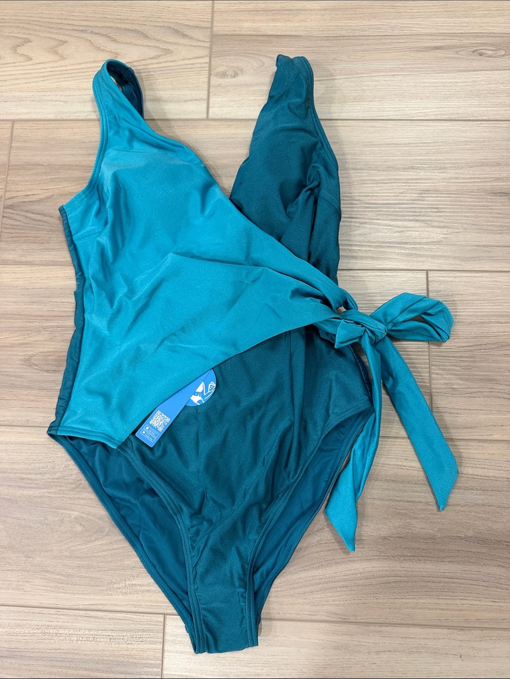 Cupshe Teal Two-Tone Twist One-Piece Swimsuit